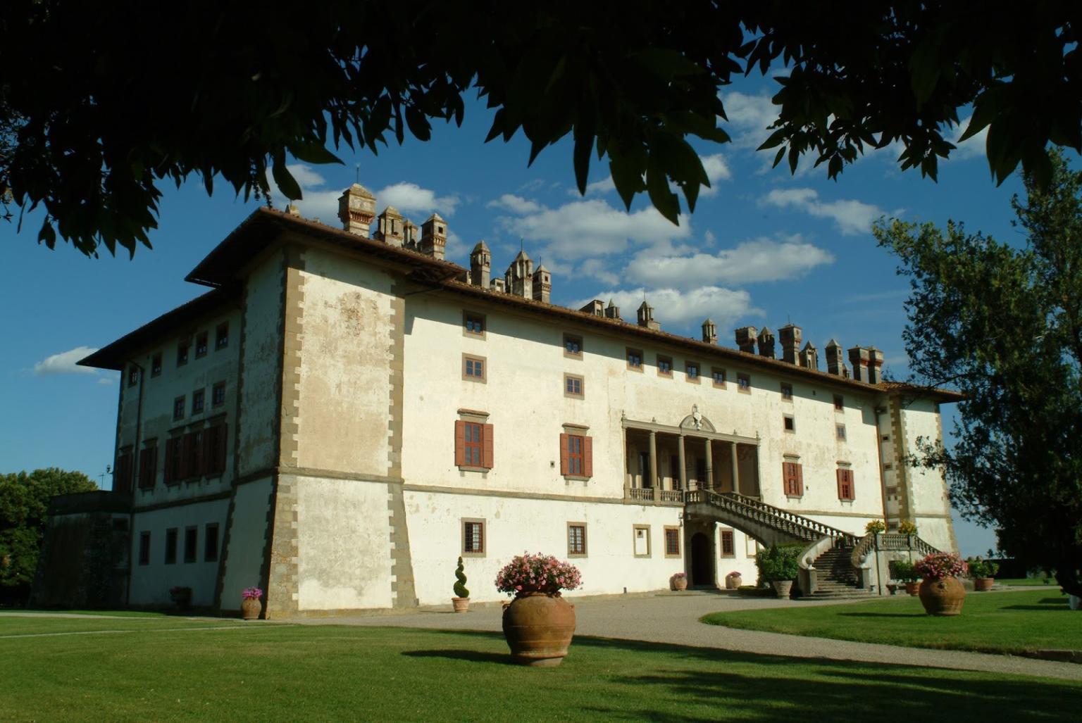 Villa Medicea "La Ferdinanda" detta anche dei cento camini